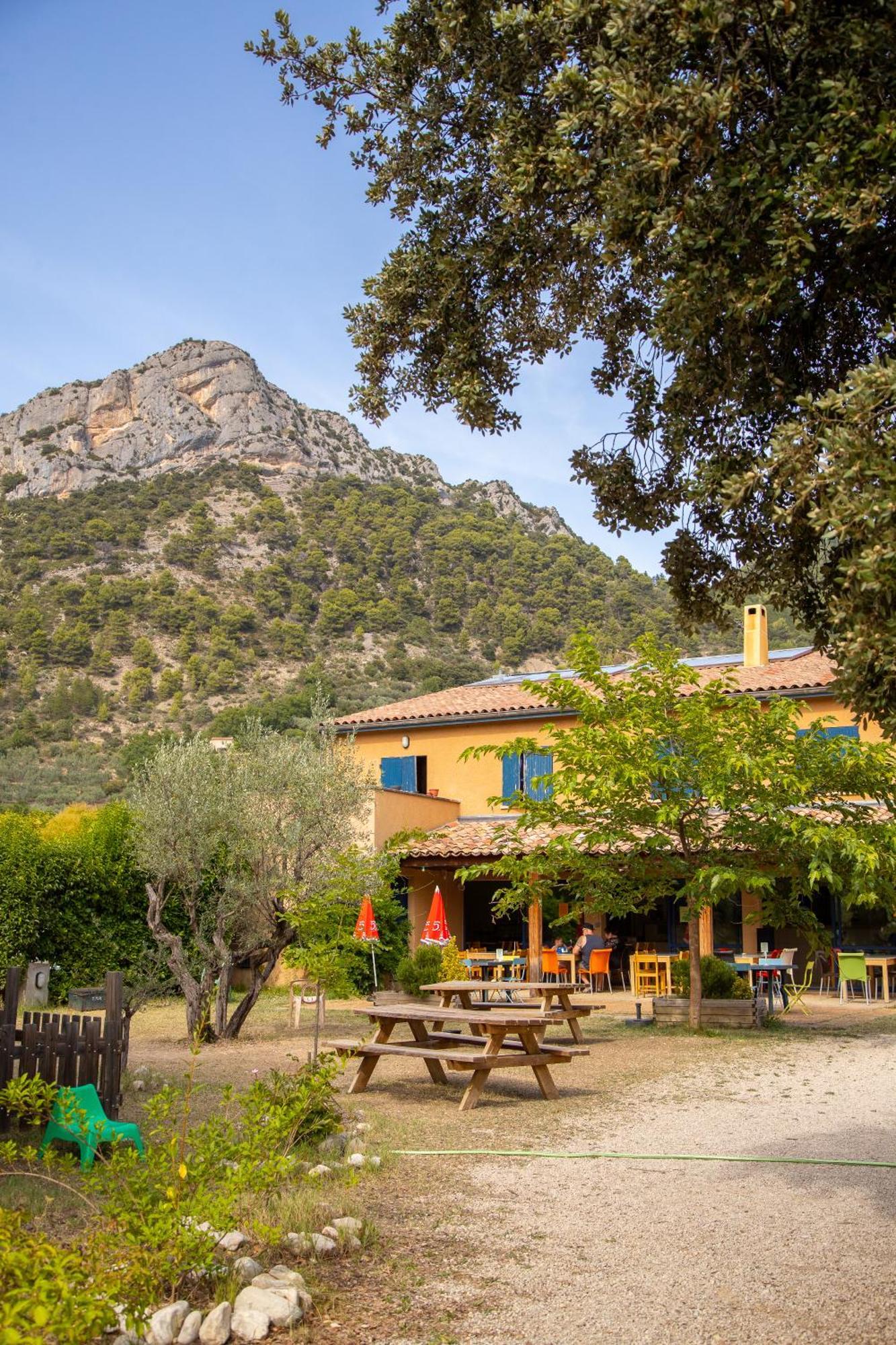 La Fontaine D'Annibal Hotel Buis-les-Baronnies Bagian luar foto